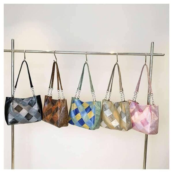 Commuting grid large capacity tote bag