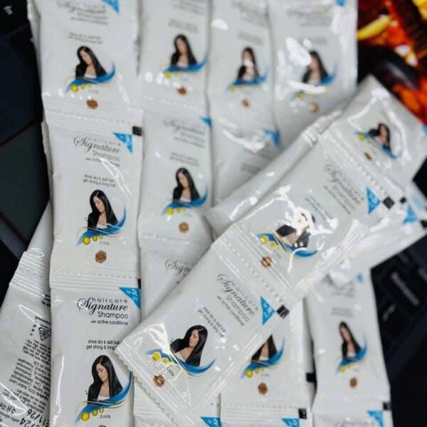 12 Pcs Signature shampoo mini pack 5ml